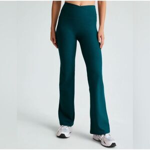 NWT Beyond Yoga Space Dye At Your Leisure Bootcut Leggings Deoch Green SZ Medium